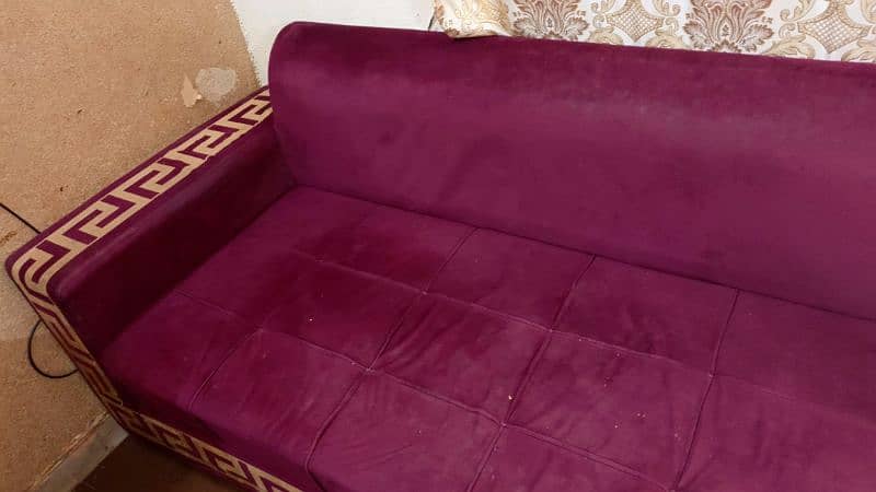 I  am selling my sofa 2 sets of 3 sitters 10by8 conditions 3