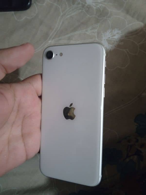 iphone SE 64gb Good condition/non PTA 7