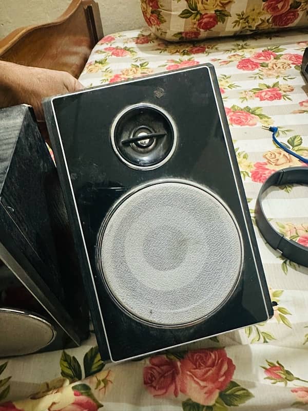 speakers 1