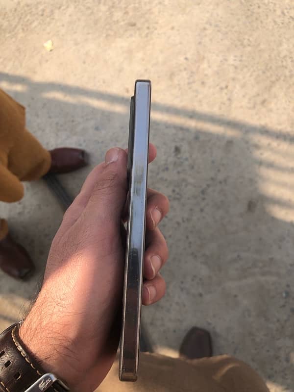 Infinix Note 40 pro 4