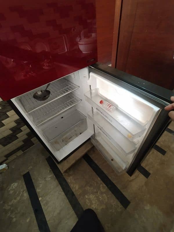 Haier Glass Door Medium Size Refrigerator 3