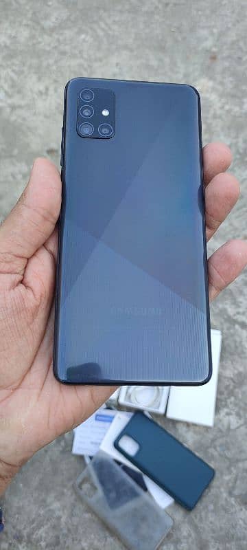 Samsung A51 one hand use 2