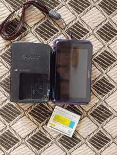 Sony camera 16mp with card and bettry charger