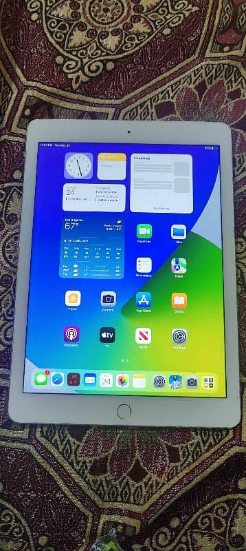 I pad Air2 64GB with sim card also 0