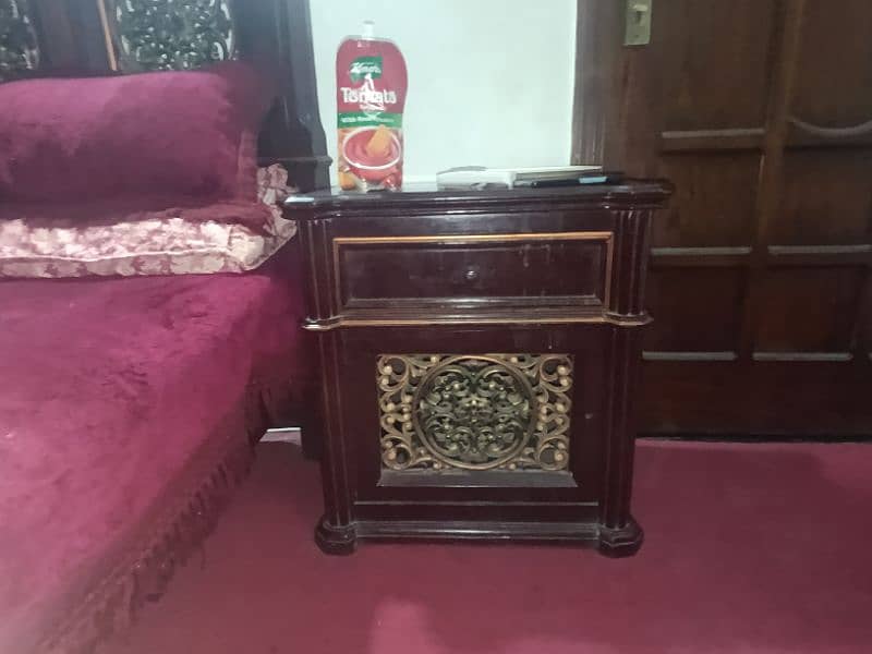 original chinoti diyar wood master bed with 2 side table 2