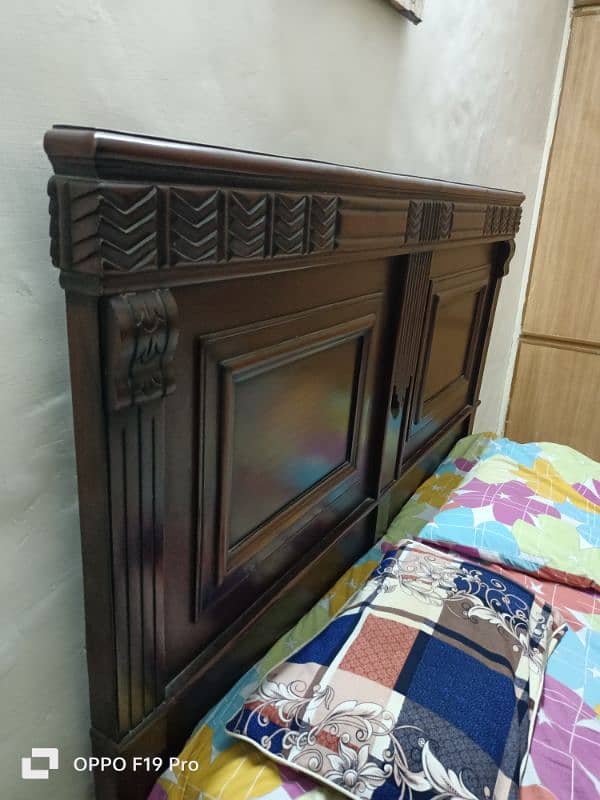 King Size Bed In wooden For sale 2