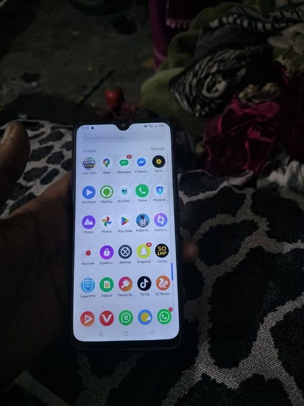 realme mobile 5    8128 4