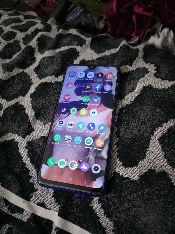 realme mobile 5    8128 7