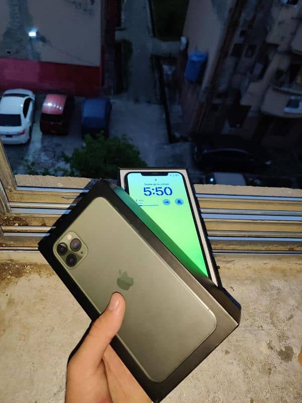 Iphone 11 Pro Max (Non-PTA) 1