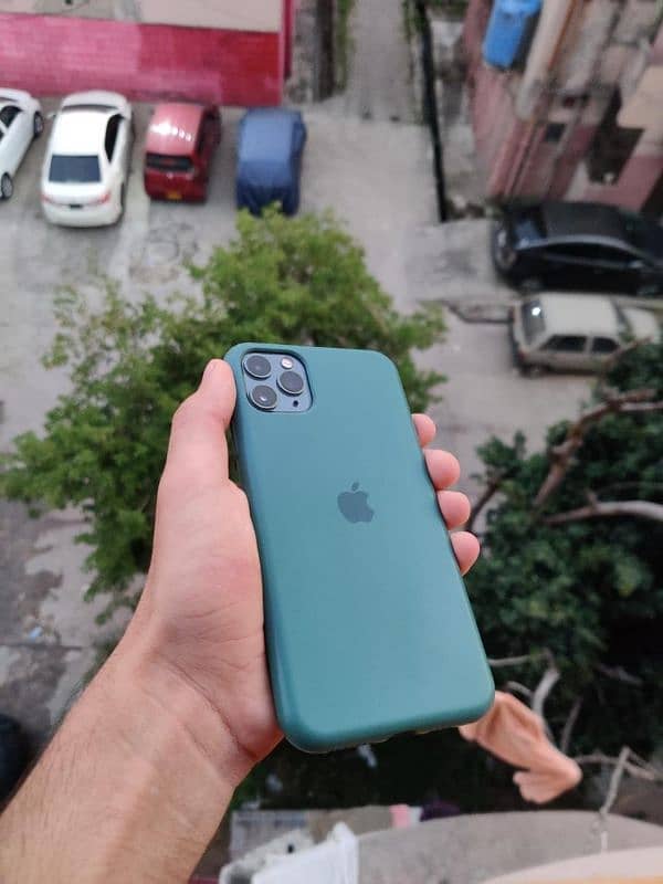 Iphone 11 Pro Max (Non-PTA) 4