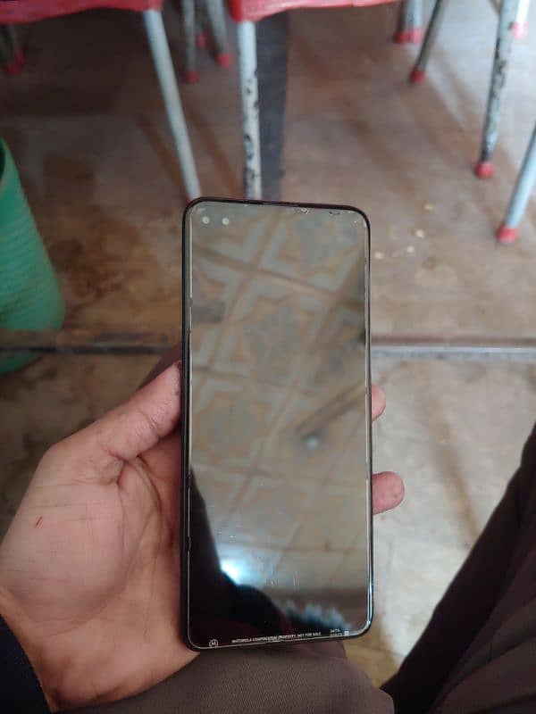 Motorola One 5g UW 1