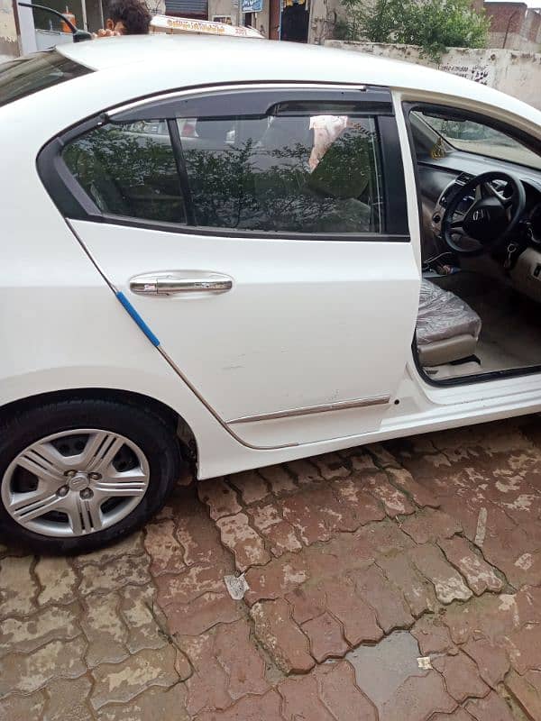 Honda City IVTEC 2015. good con. sale and can be exchange 8