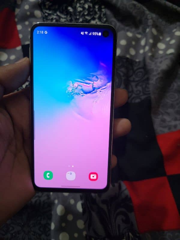 Samsung Galaxy S10e 0