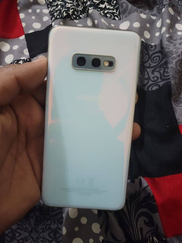 Samsung Galaxy S10e 3