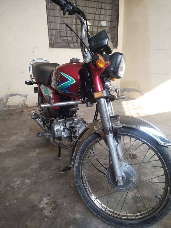 I am selling my Honda CD 70 2018 model 10/10 condition 0