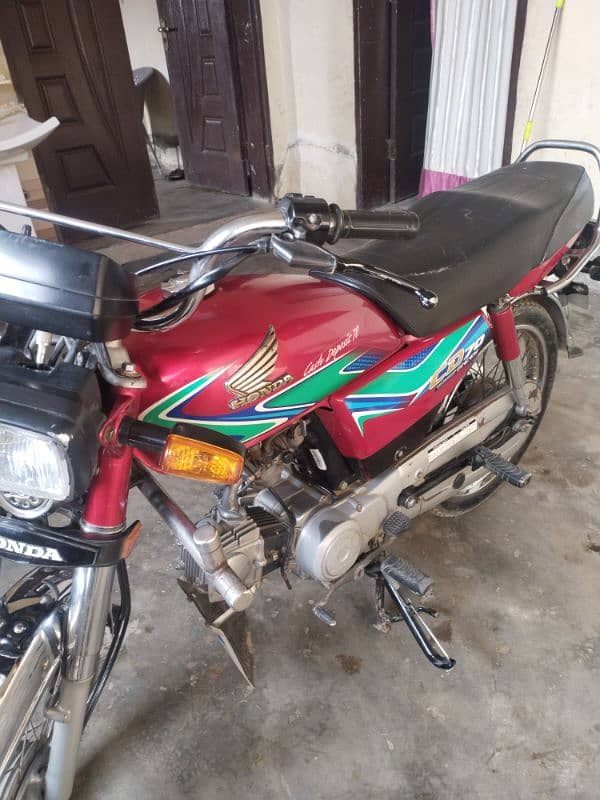 I am selling my Honda CD 70 2018 model 10/10 condition 1