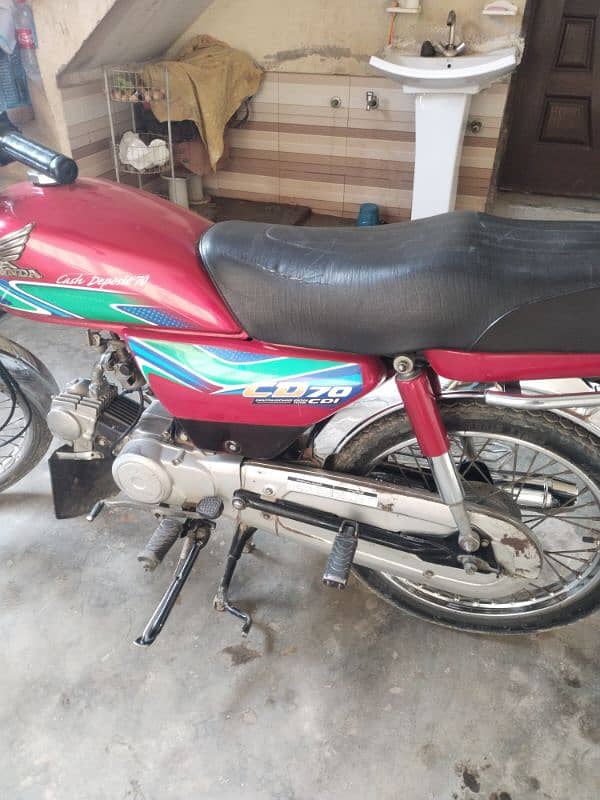 I am selling my Honda CD 70 2018 model 10/10 condition 2