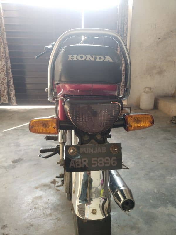 I am selling my Honda CD 70 2018 model 10/10 condition 3