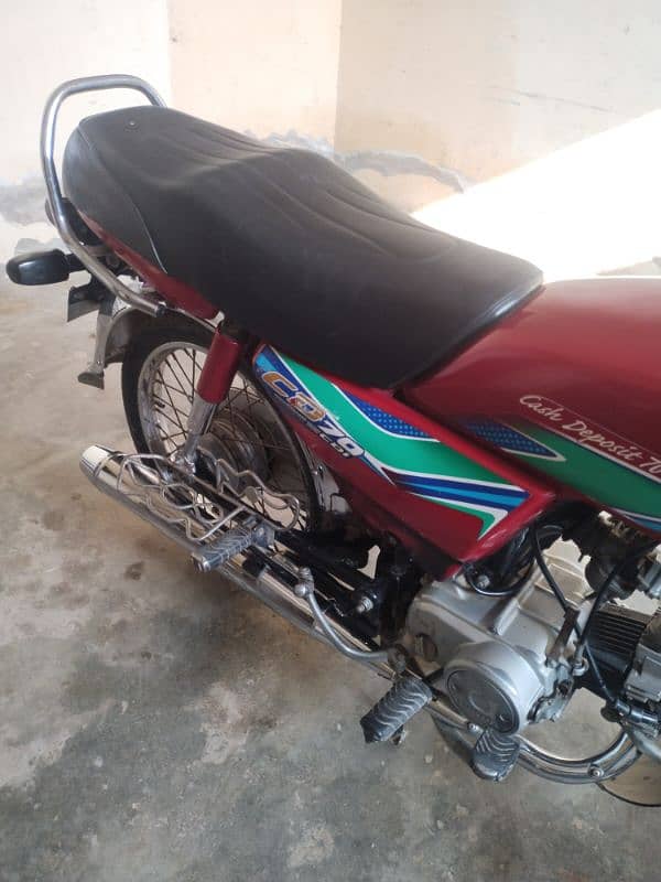 I am selling my Honda CD 70 2018 model 10/10 condition 8