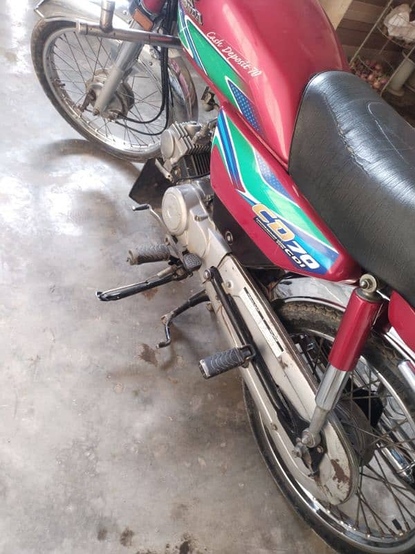 I am selling my Honda CD 70 2018 model 10/10 condition 11