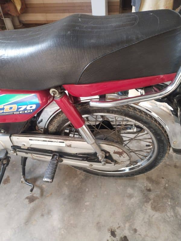 I am selling my Honda CD 70 2018 model 10/10 condition 12