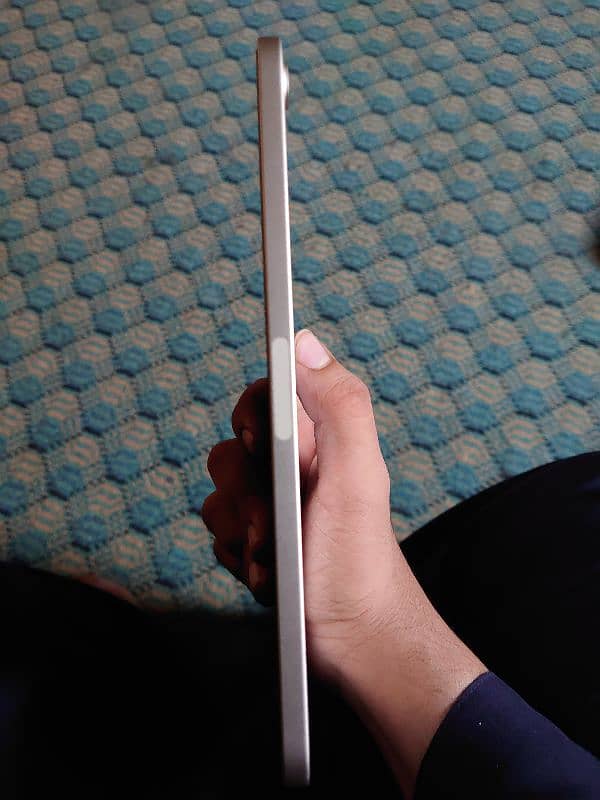 ipad mini 6 with box 4