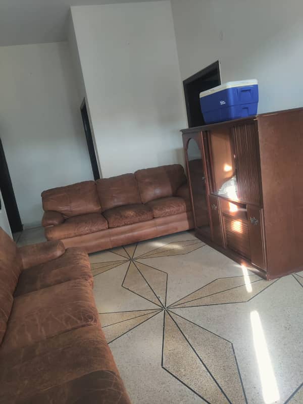 ALLAMA IQBAL TOWN 10 MARLA FURNISHED HOUSE FOR URGENT SALE IN PRIME LOCATION OF ALLAMA IQBAL TOWN 7