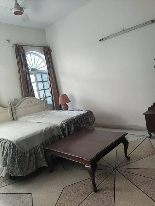 ALLAMA IQBAL TOWN 10 MARLA FURNISHED HOUSE FOR URGENT SALE IN PRIME LOCATION OF ALLAMA IQBAL TOWN 10