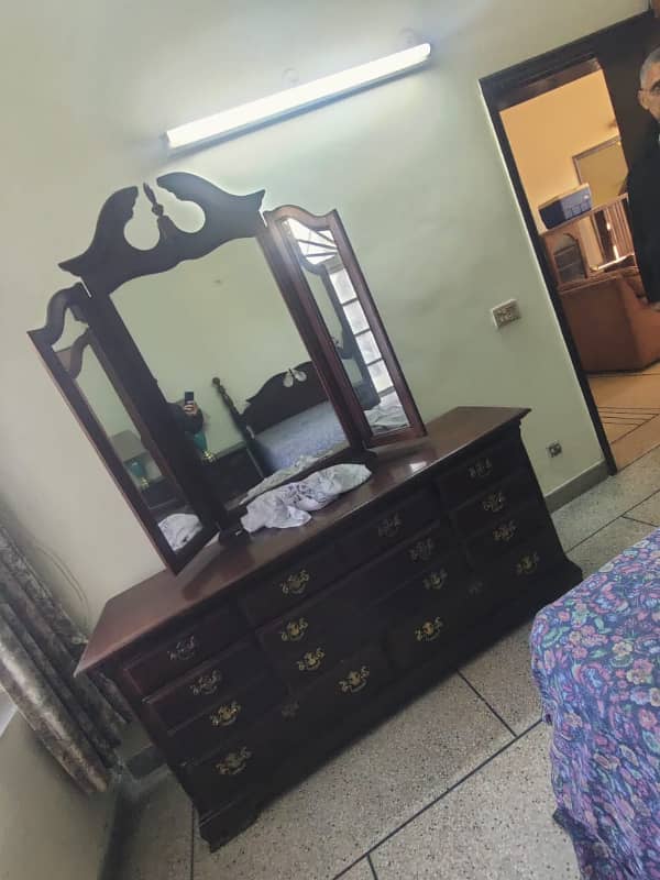 ALLAMA IQBAL TOWN 10 MARLA FURNISHED HOUSE FOR URGENT SALE IN PRIME LOCATION OF ALLAMA IQBAL TOWN 16