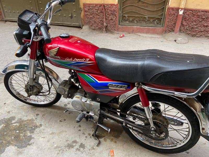 Honda 70 for sale genioun condition 10 /10 urgent for sale 1