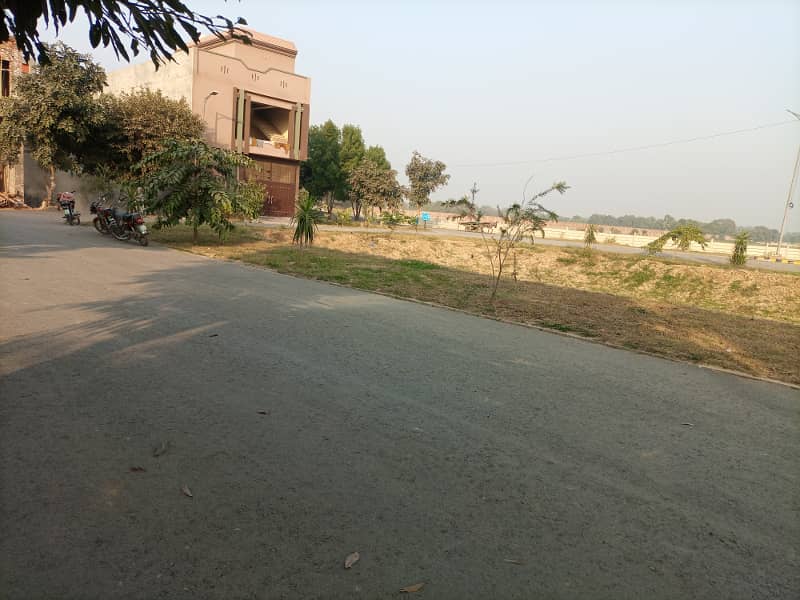 5 Marla Residencial plot For Sale Prime Location at Main Canal Road Lahore palm villas housing scheme canal road near jallo park Lahore 1