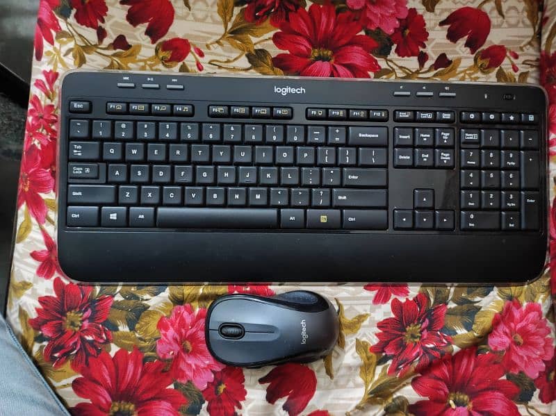 Logitech wireless keyboard mouse 0