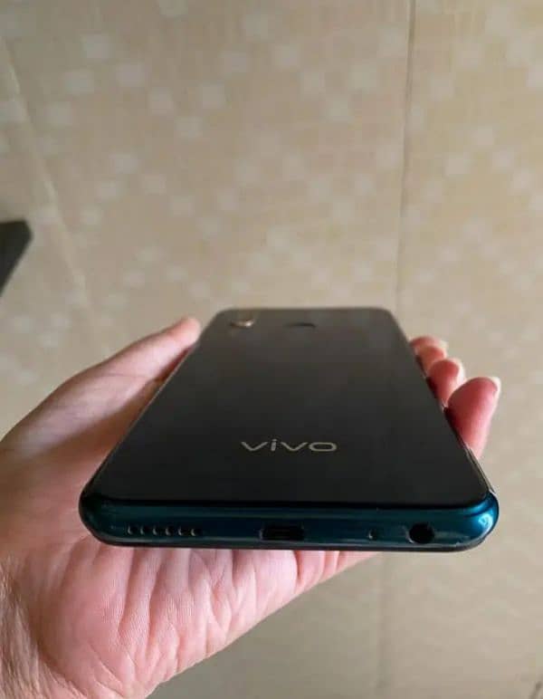 Vivo y15  4/64 with box in good condition for sale 2