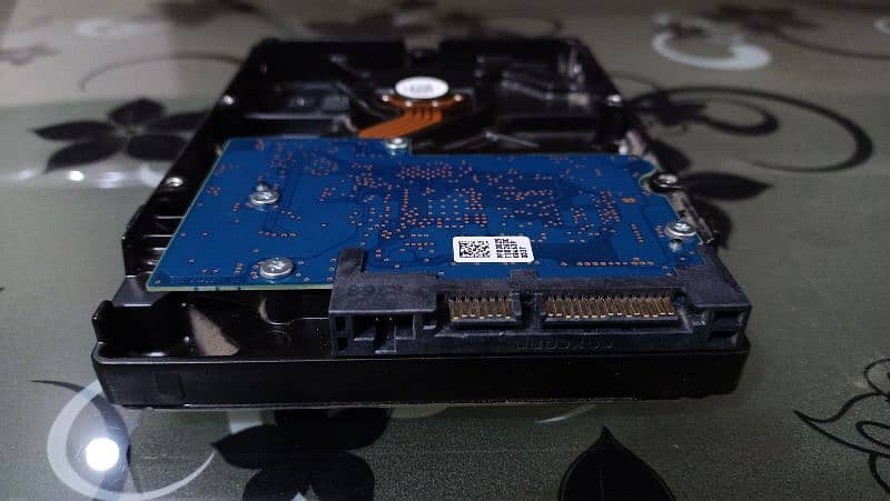 Hard Disk Drive (HDD) 1 TB SATA Internal 1