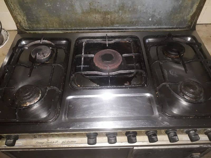 Indus Cooking Range with 5 Burners 1