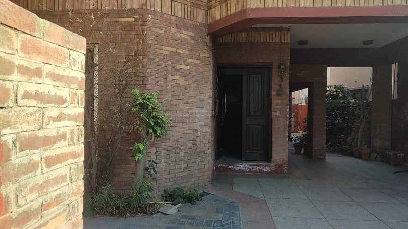 Out Of Market Option - 10 Marla Bungalow On Top Location For Sale In DHA Phase 1 Lahore 2