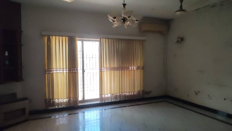 Out Of Market Option - 10 Marla Bungalow On Top Location For Sale In DHA Phase 1 Lahore 8