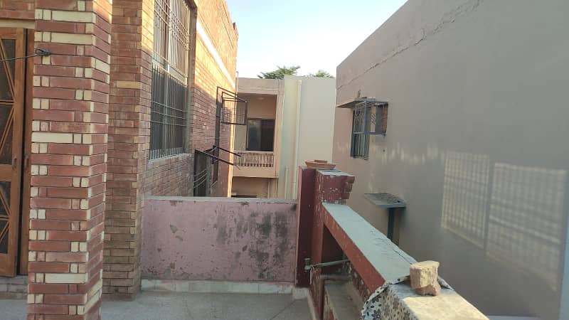 Out Of Market Option - 10 Marla Bungalow On Top Location For Sale In DHA Phase 1 Lahore 19