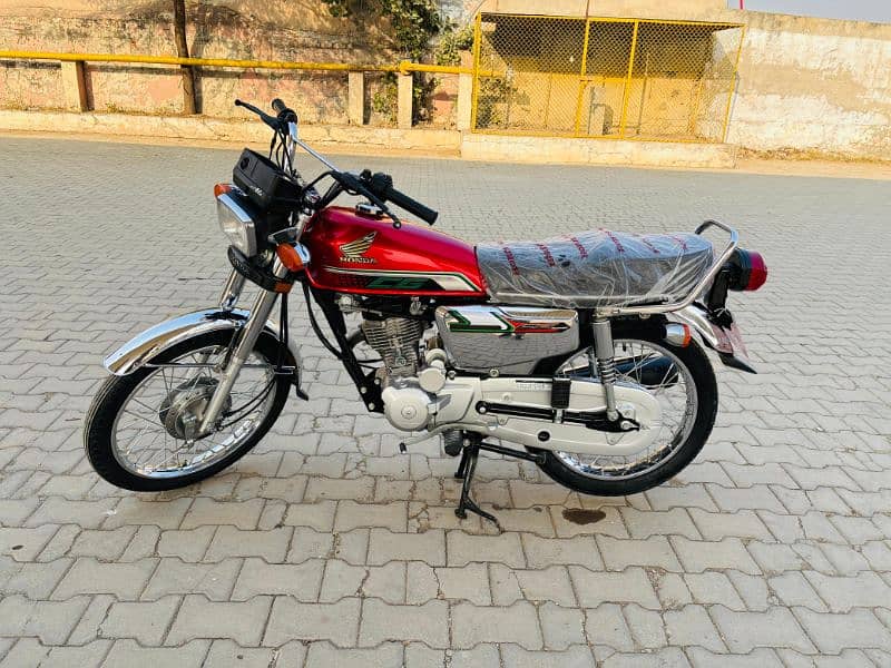 Honda 125s specail edition 2023 model 9