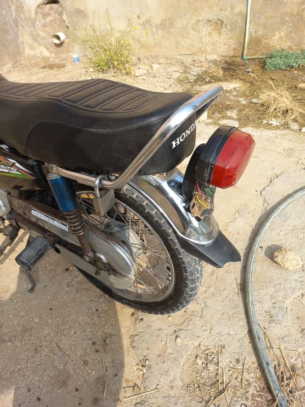 Bike bilkul ok ha koi b kam nhi ha 5