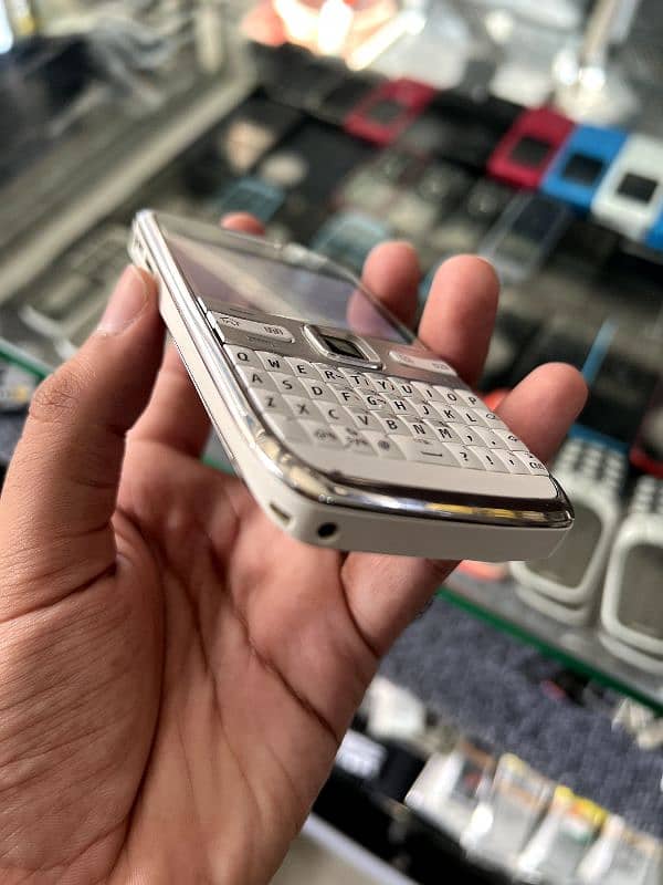 Original Nokia E72 in Mint Condition 2