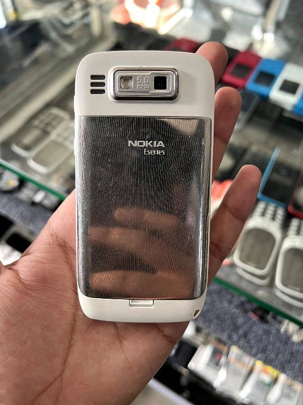 Original Nokia E72 in Mint Condition 3