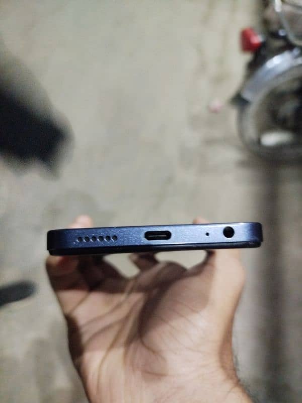 Infinix Smart 8  4/64 3