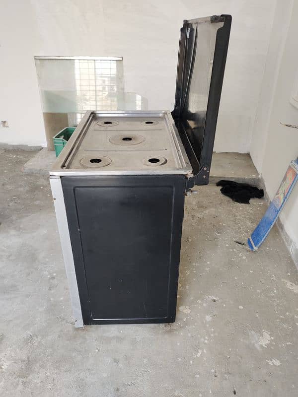 cooking range in good condition 3