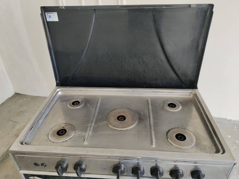 cooking range in good condition 4