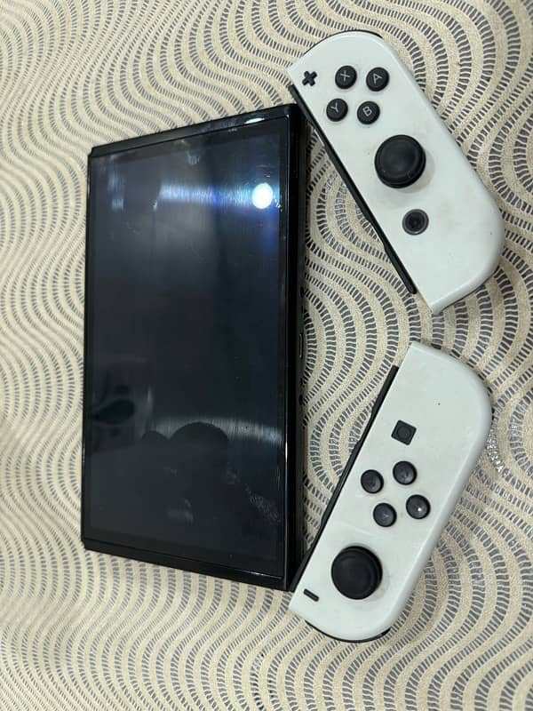 Nintendo Switch OLED (Used for a few months) Excellent condition 2