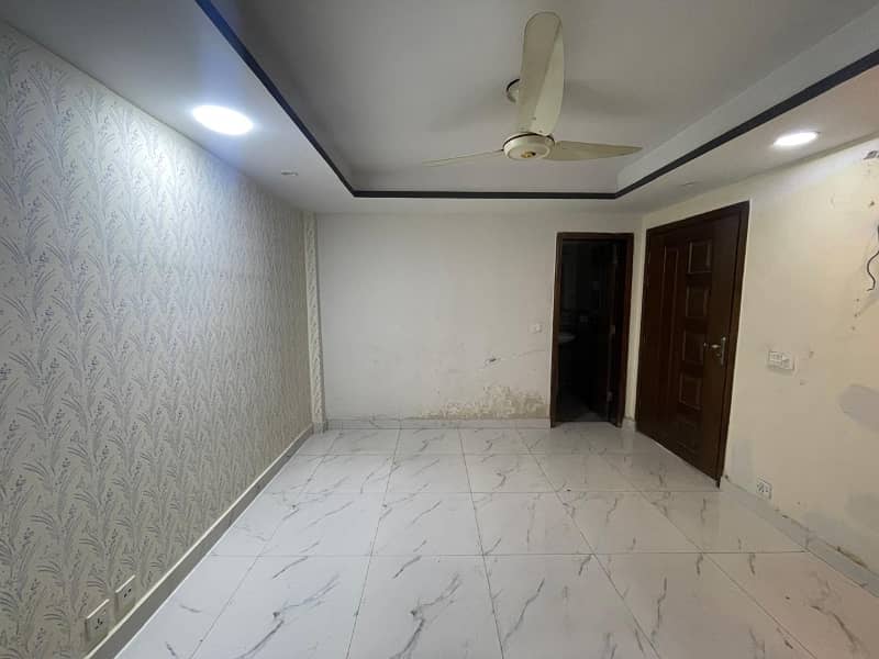 Unfurnished studio apartment available for rent 4