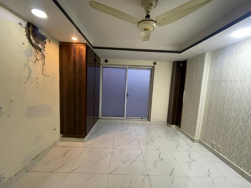 Unfurnished studio apartment available for rent 5