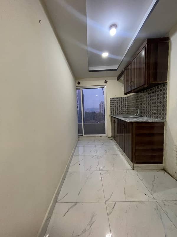 Unfurnished studio apartment available for rent 7