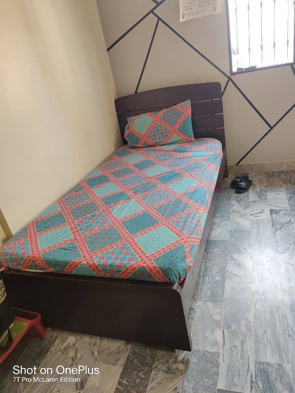 single bed with mattress in reasonable price 0